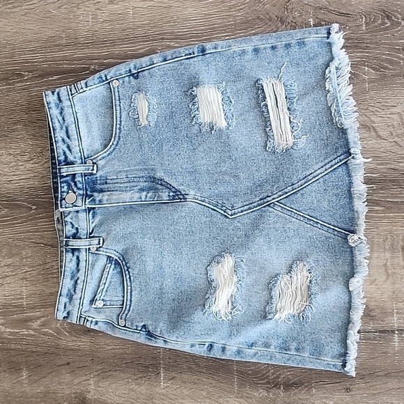 NEW! Volcom Brand Jeans High Rise Distressed Denim Skirt XS (0/2) - Picture 2 of 5